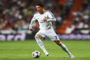 开云在线直播-“华金·托比利亚的敏捷防守与精准传球，为美洲狮队带来重要胜利”